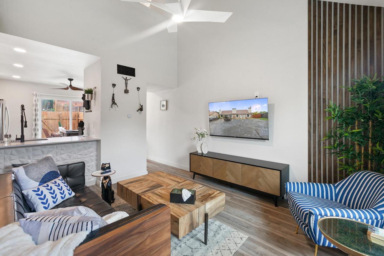 Contemporary Couples Getaway Near Austin Favorites - Loft 21公寓 外观 照片