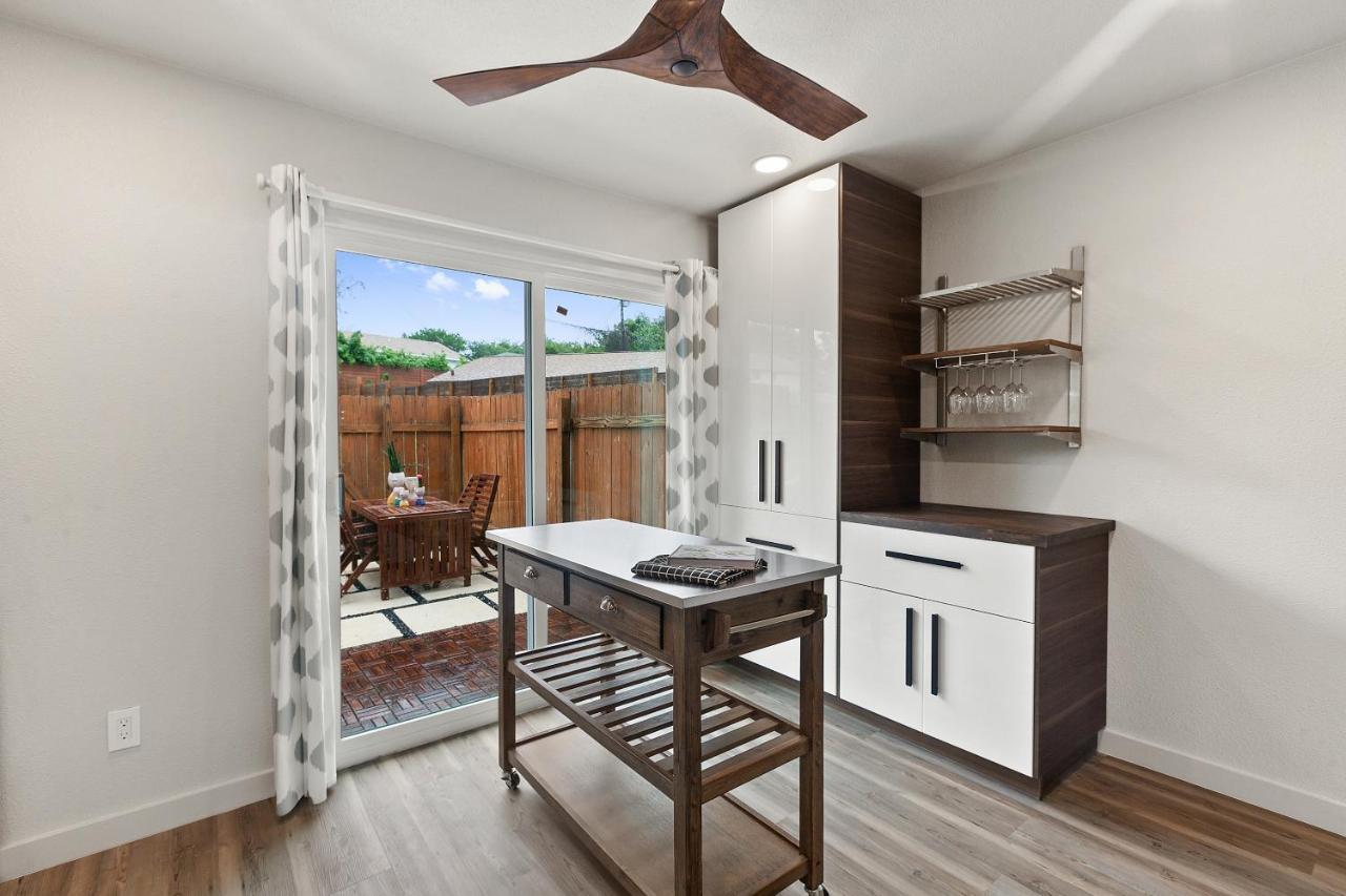Contemporary Couples Getaway Near Austin Favorites - Loft 21公寓 外观 照片