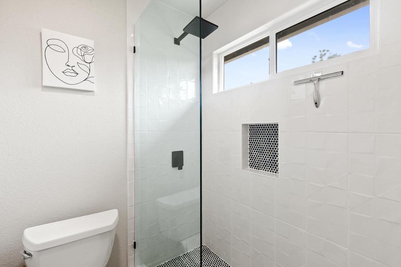 Contemporary Couples Getaway Near Austin Favorites - Loft 21公寓 外观 照片